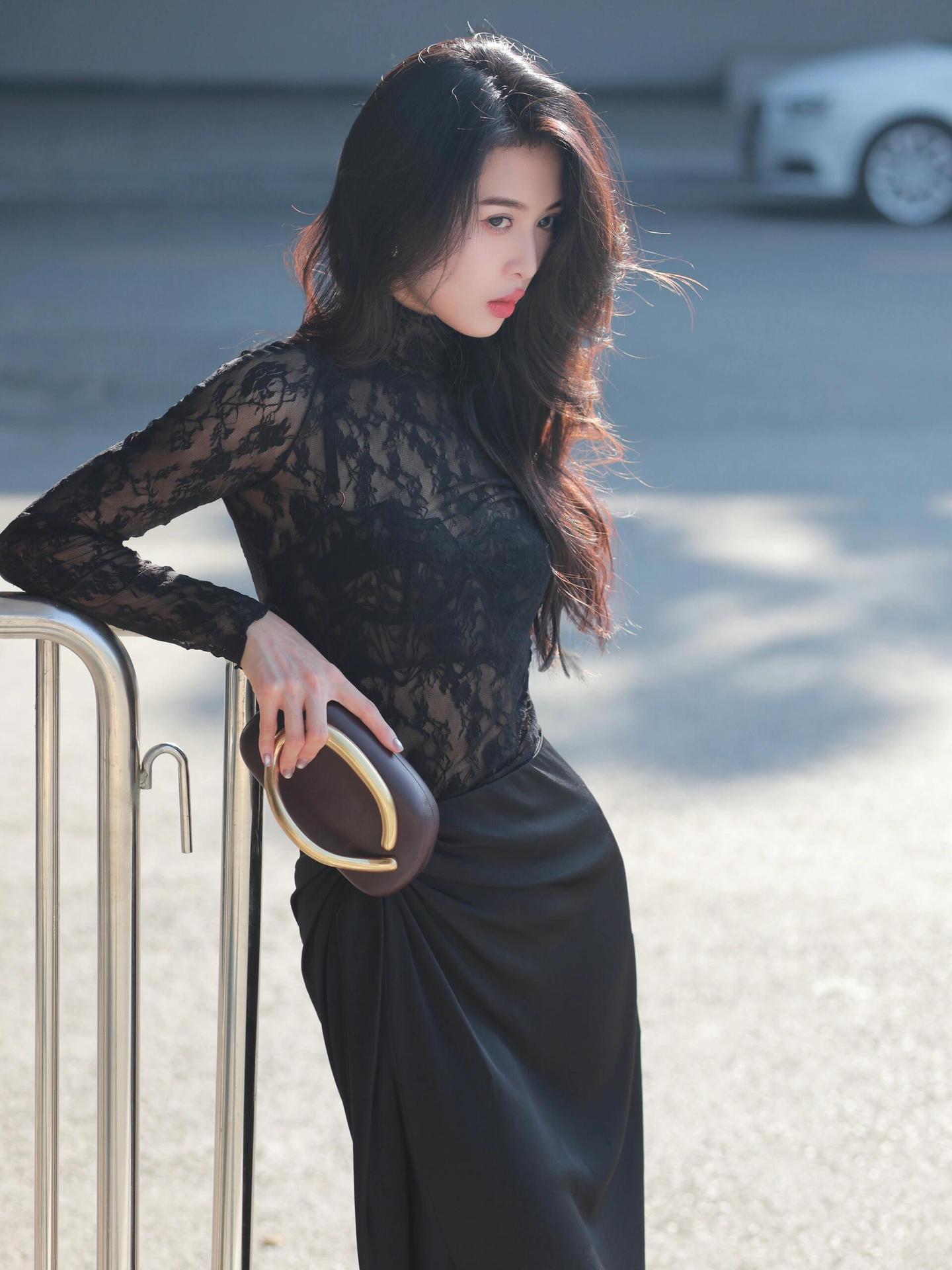 Big Gold Metal Closure Clutch  - Interior Design Gold 评论和价格
