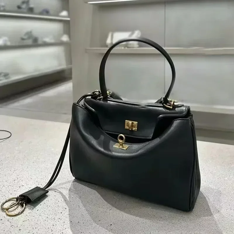 Luxury Gold Lock Designer Hand - Interior Design Gold 评论和价格
